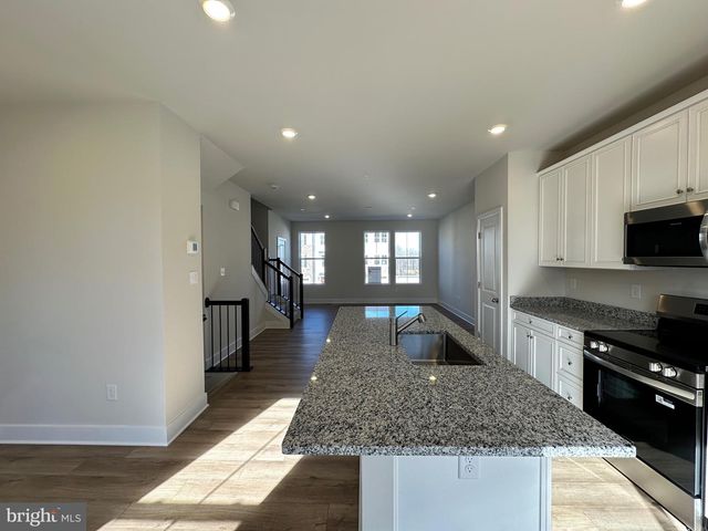 10800 COSMIC PL, La Plata, MD 20646