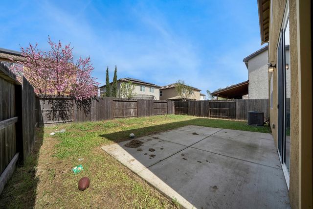 815 Starke Dr, Ceres, CA 95307