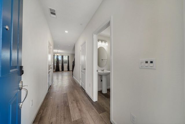 815 Starke Dr, Ceres, CA 95307