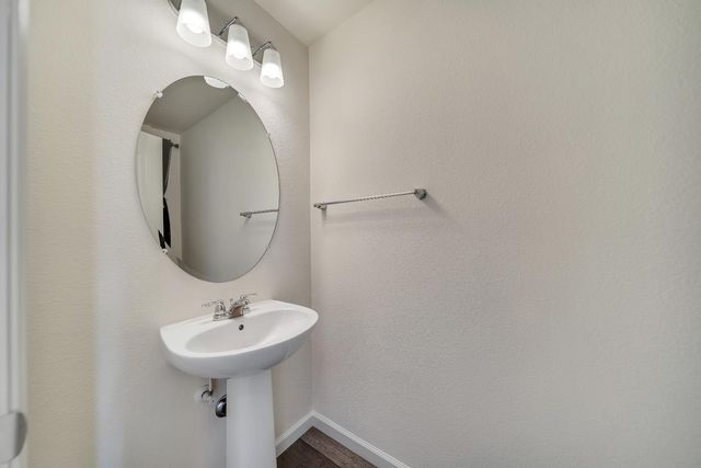 815 Starke Dr, Ceres, CA 95307