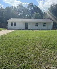 5684 Ventura Ln, Pensacola, FL 32526