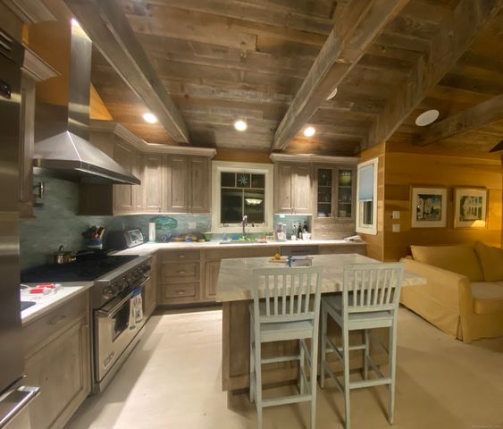 16 Shoreline Drive 16, Stratford, CT 06615