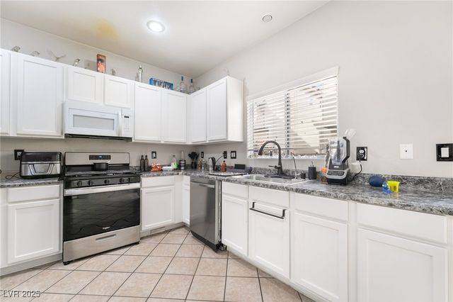 6880 Silver Eagle Avenue, Las Vegas, NV 89122