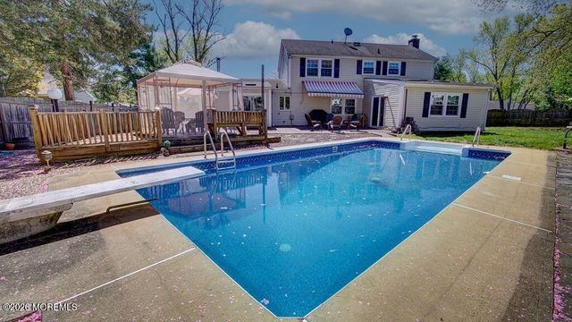 8 Darby Road, Marlboro, NJ 07746