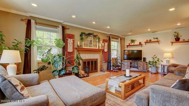 8 Darby Road, Marlboro, NJ 07746