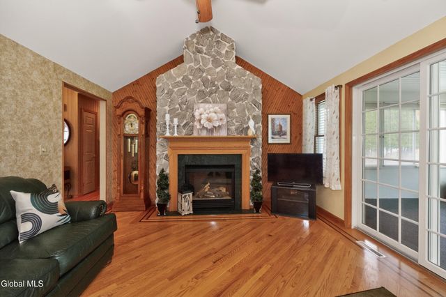 3 Rosemary Drive, North Greenbush, NY 12180