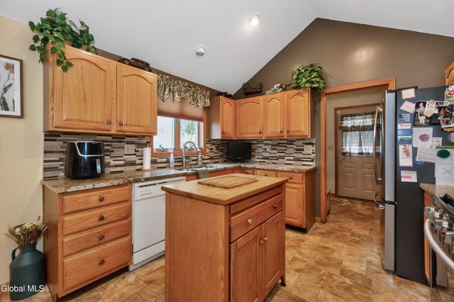 3 Rosemary Drive, North Greenbush, NY 12180