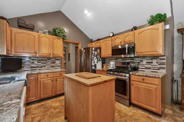 3 Rosemary Drive, North Greenbush, NY 12180
