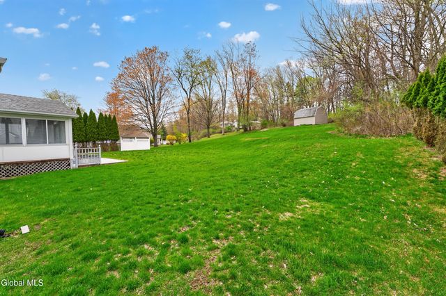 3 Rosemary Drive, North Greenbush, NY 12180