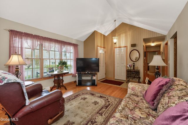 3 Rosemary Drive, North Greenbush, NY 12180