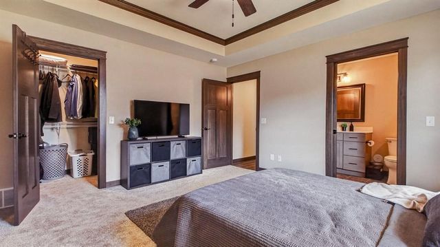 4881 Field Crest Lane, Eau Claire, WI 54701