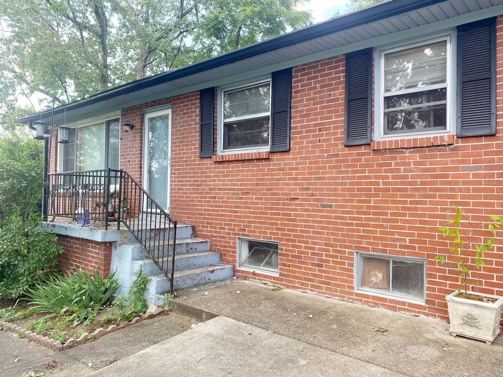 701 Yowell Ave, Madison, TN 37115