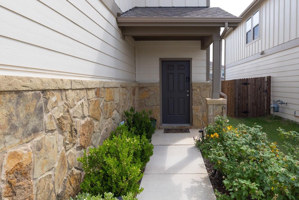 416 Bella Luna WAY, Liberty Hill, TX 78642