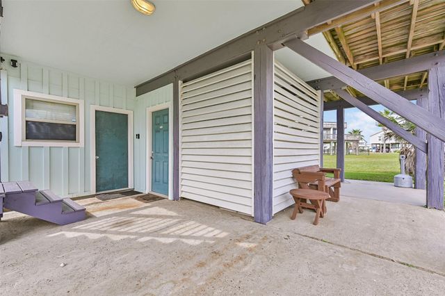 22818 Buena Street, Galveston, TX 77554