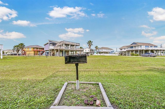 22818 Buena Street, Galveston, TX 77554