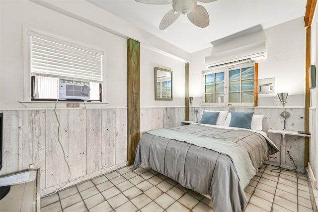 22818 Buena Street, Galveston, TX 77554