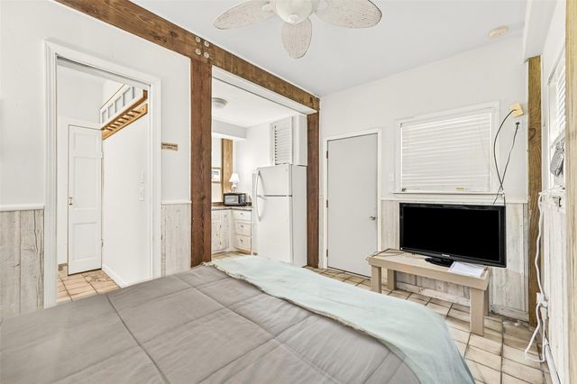 22818 Buena Street, Galveston, TX 77554