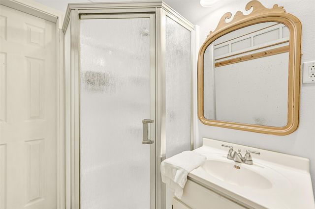 22818 Buena Street, Galveston, TX 77554