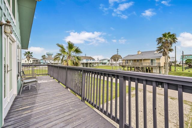 22818 Buena Street, Galveston, TX 77554