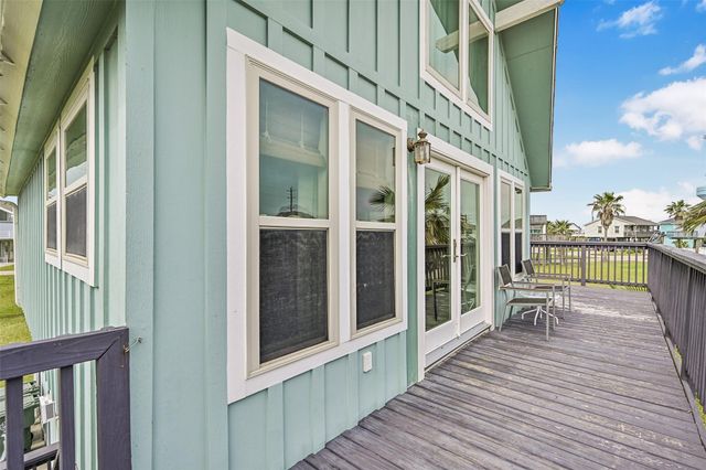 22818 Buena Street, Galveston, TX 77554