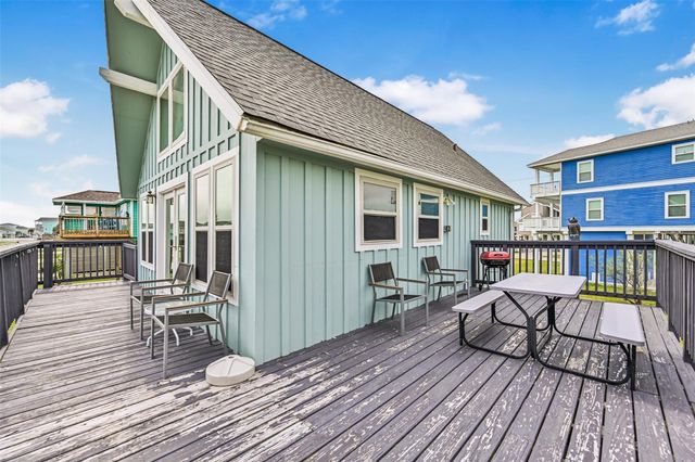 22818 Buena Street, Galveston, TX 77554