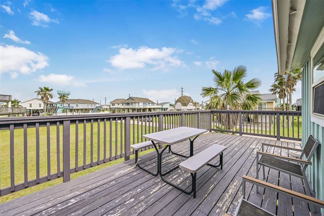 22818 Buena Street, Galveston, TX 77554