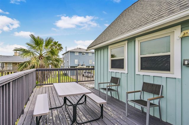 22818 Buena Street, Galveston, TX 77554