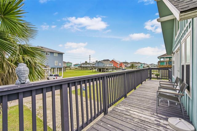 22818 Buena Street, Galveston, TX 77554