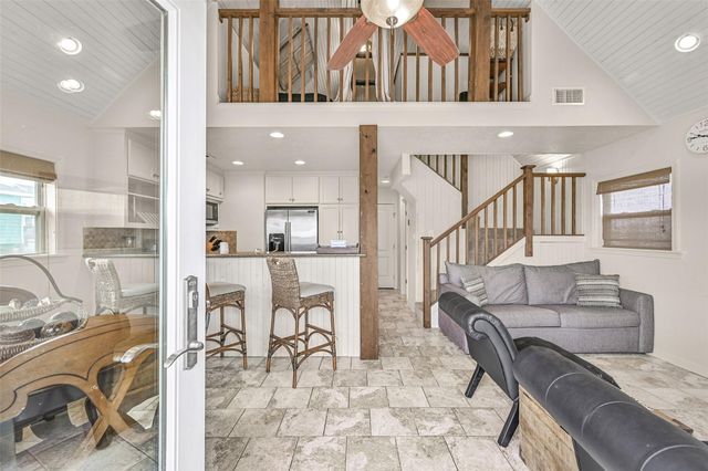 22818 Buena Street, Galveston, TX 77554