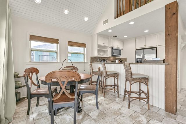 22818 Buena Street, Galveston, TX 77554