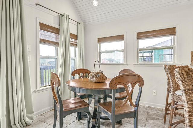 22818 Buena Street, Galveston, TX 77554