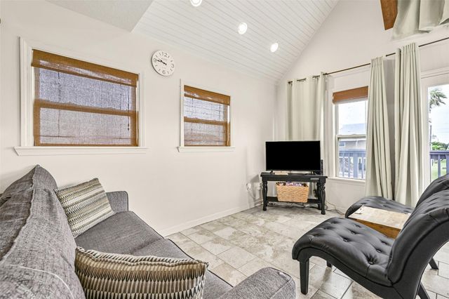 22818 Buena Street, Galveston, TX 77554