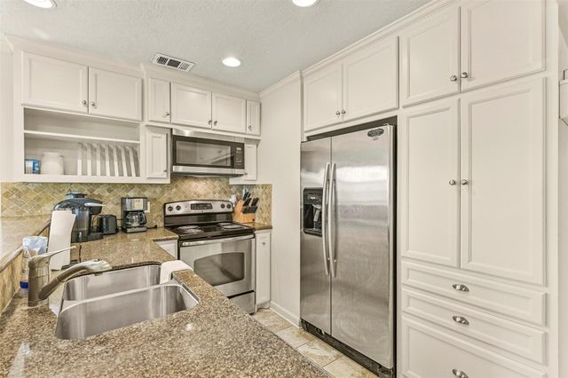 22818 Buena Street, Galveston, TX 77554