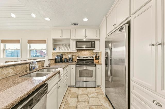 22818 Buena Street, Galveston, TX 77554