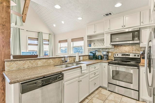 22818 Buena Street, Galveston, TX 77554