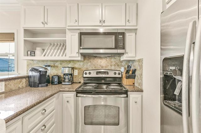 22818 Buena Street, Galveston, TX 77554