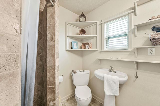 22818 Buena Street, Galveston, TX 77554