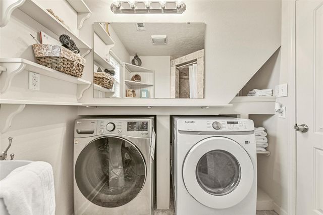 22818 Buena Street, Galveston, TX 77554