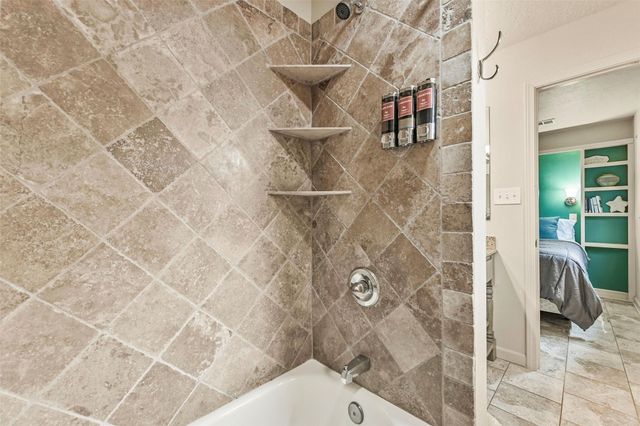 22818 Buena Street, Galveston, TX 77554