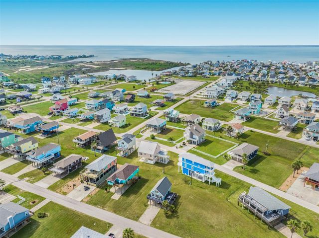 22818 Buena Street, Galveston, TX 77554