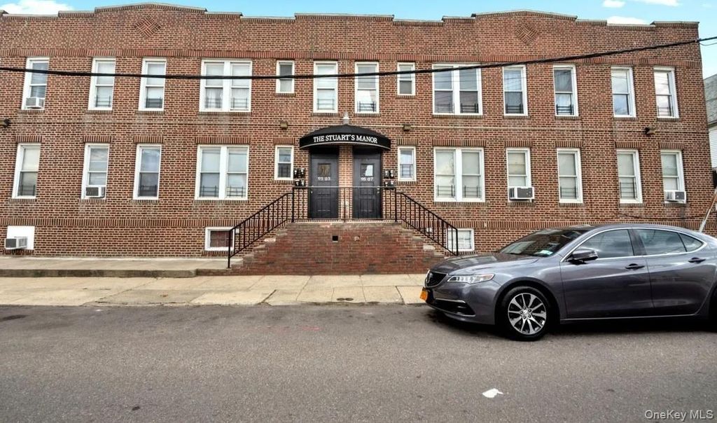 95-03 Cresskill Place, Jamaica, NY 11435 — exterior