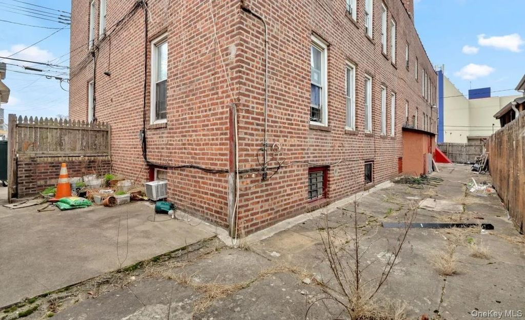 95-03 Cresskill Place, Jamaica, NY 11435 — photo 4