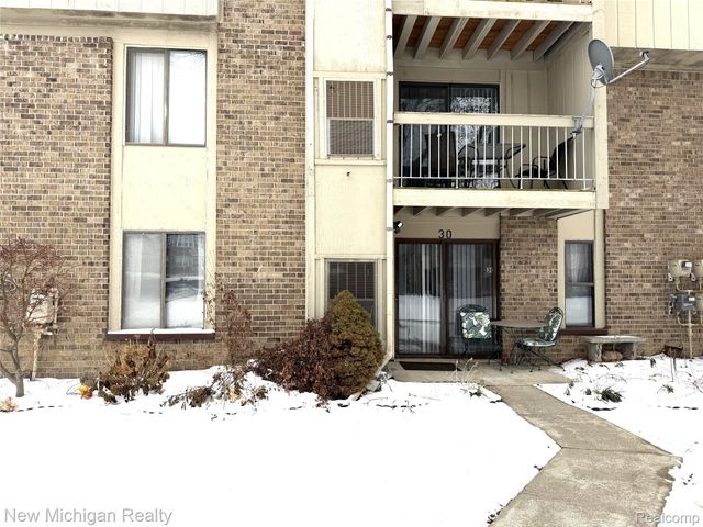 30515 West 14 Mile Rd 30, Farmington Hills, MI 48334