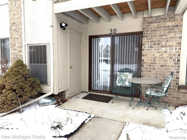 30515 West 14 Mile Rd 30, Farmington Hills, MI 48334