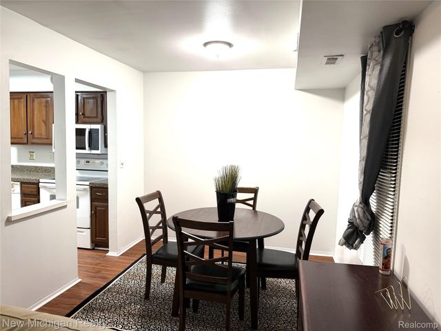 30515 West 14 Mile Rd 30, Farmington Hills, MI 48334