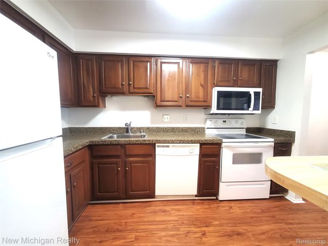 30515 West 14 Mile Rd 30, Farmington Hills, MI 48334