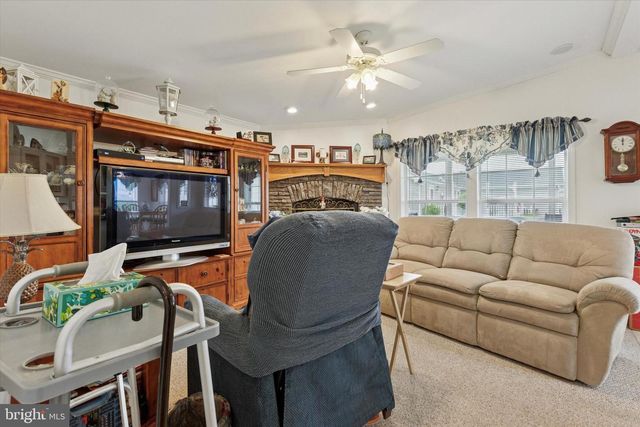 81 RANDOM RD, Douglassville, PA 19518