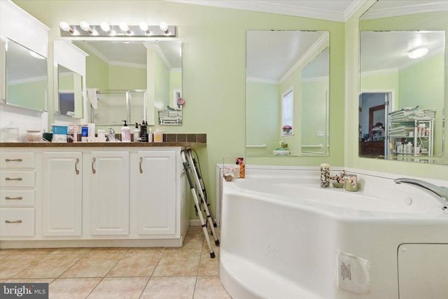 81 RANDOM RD, Douglassville, PA 19518