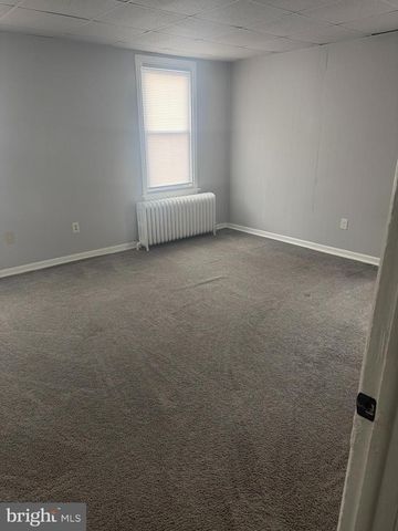 6 S CEDAR LN, Upper Darby, PA 19082