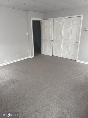 6 S CEDAR LN, Upper Darby, PA 19082